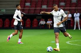 官方：34岁韩国女足名将池笑然当选韩足协2024年度最佳女足球员.